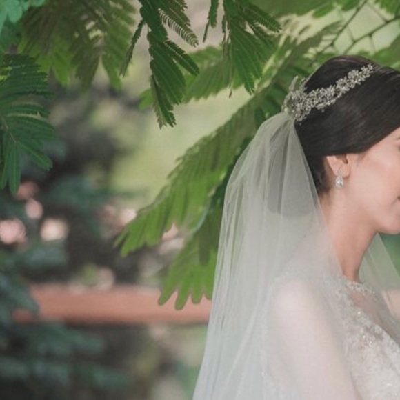 headpiece by Pronovias. 2017 collection - Picture 2 of 3